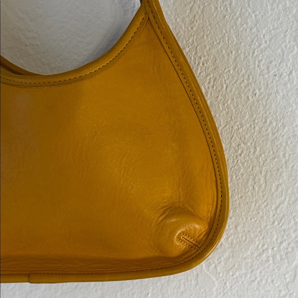 Coach Mini Yellow Ergo - Picture 3 of 10